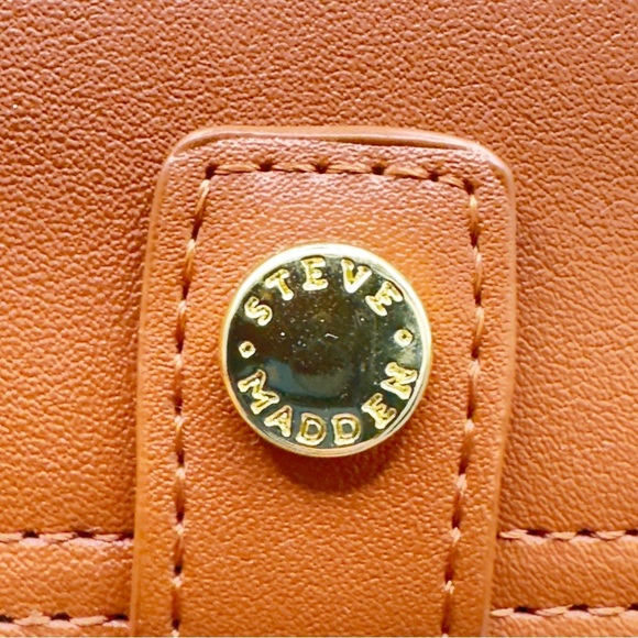 Steve Madden Tan Wallet – Snap Closure, Card Slots, Zip Pocket – Great Shape - Picture 2 of 12